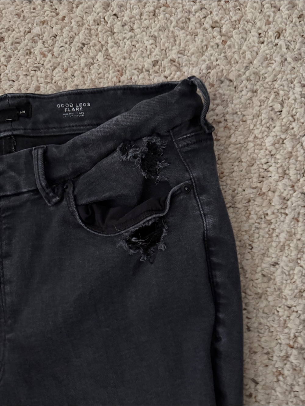 Good American Jeans with Subtle Distress   SIZE: 14-16 (fits everyone line) - Picture 2 of 4